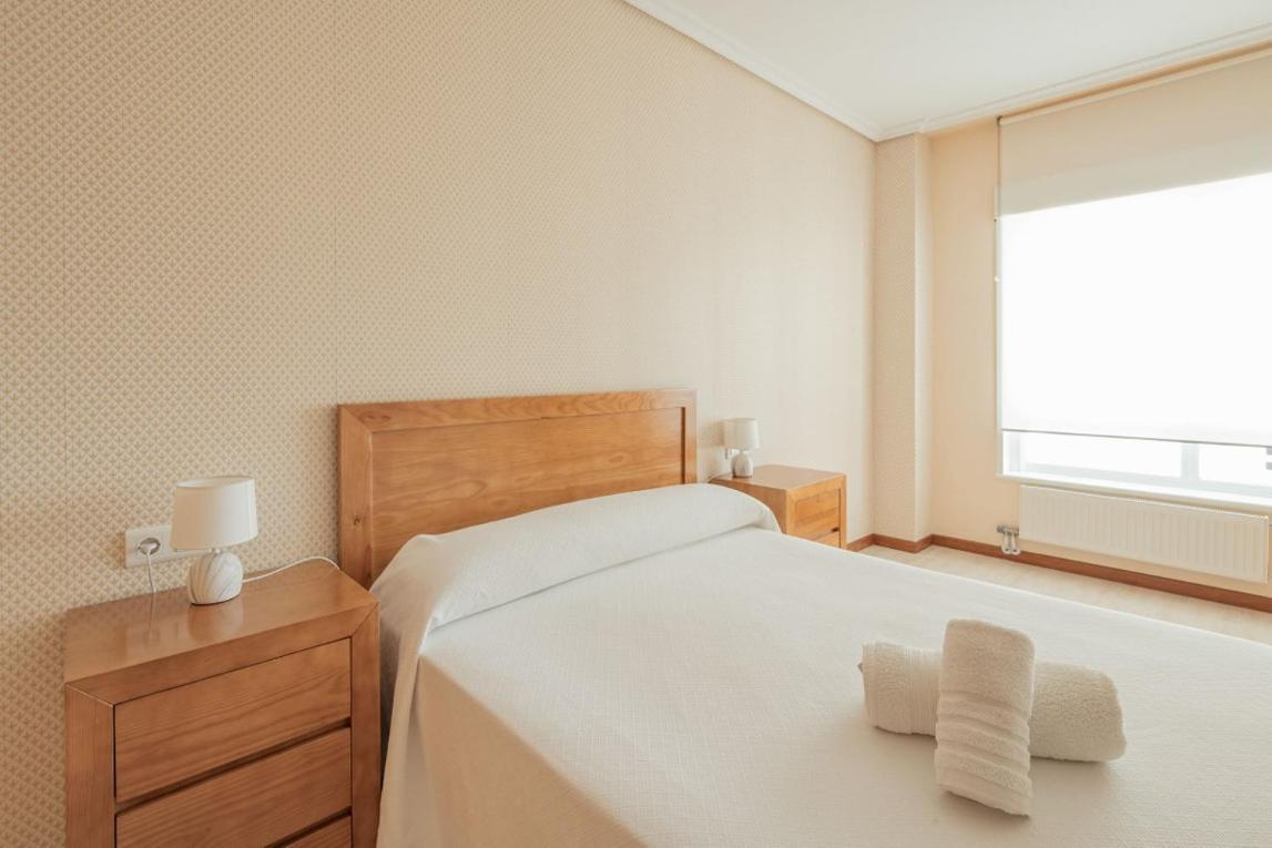 Primera Linea De Playa Samil Costa Con Garaje Incluido Vigo Exterior foto