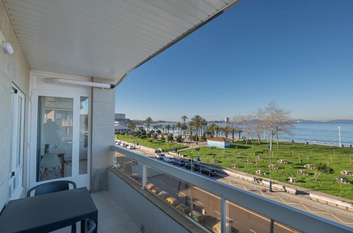 Primera Linea De Playa Samil Costa Con Garaje Incluido Vigo Exterior foto