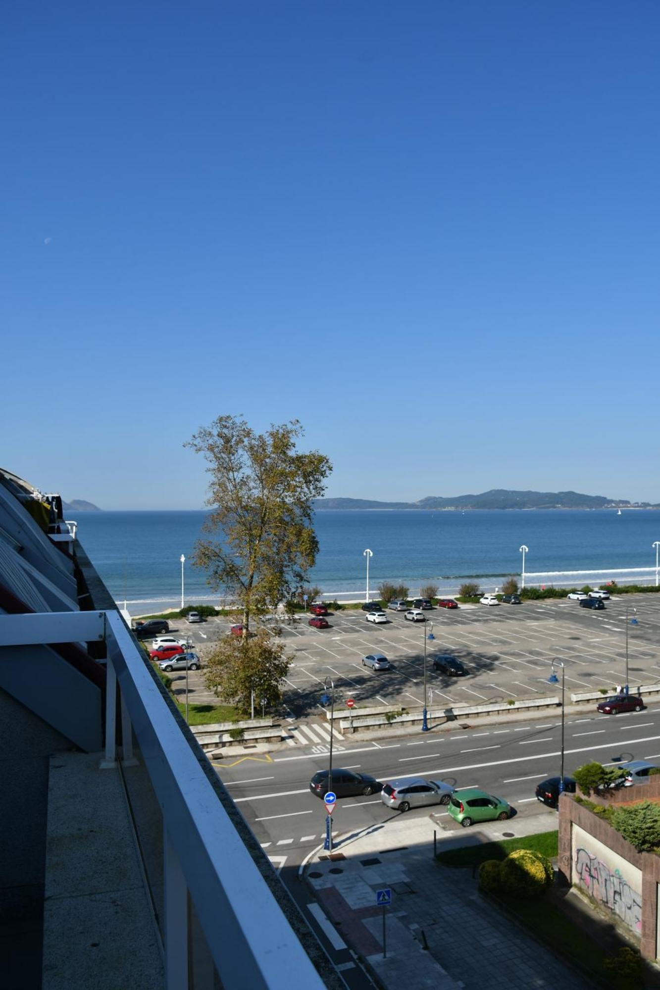 Primera Linea De Playa Samil Costa Con Garaje Incluido Vigo Exterior foto