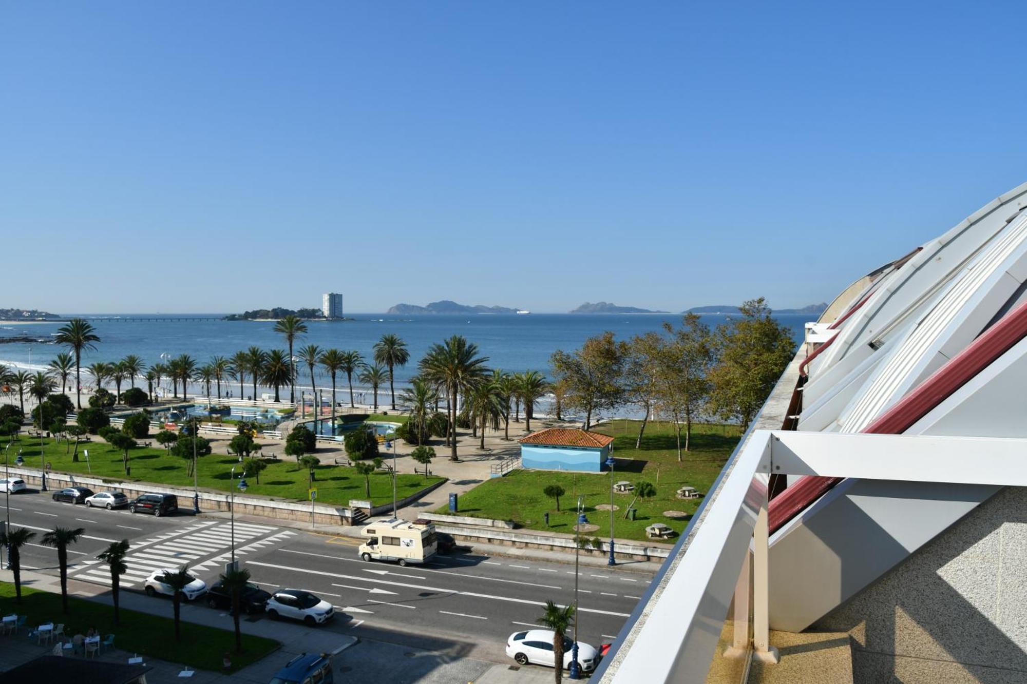 Primera Linea De Playa Samil Costa Con Garaje Incluido Vigo Exterior foto