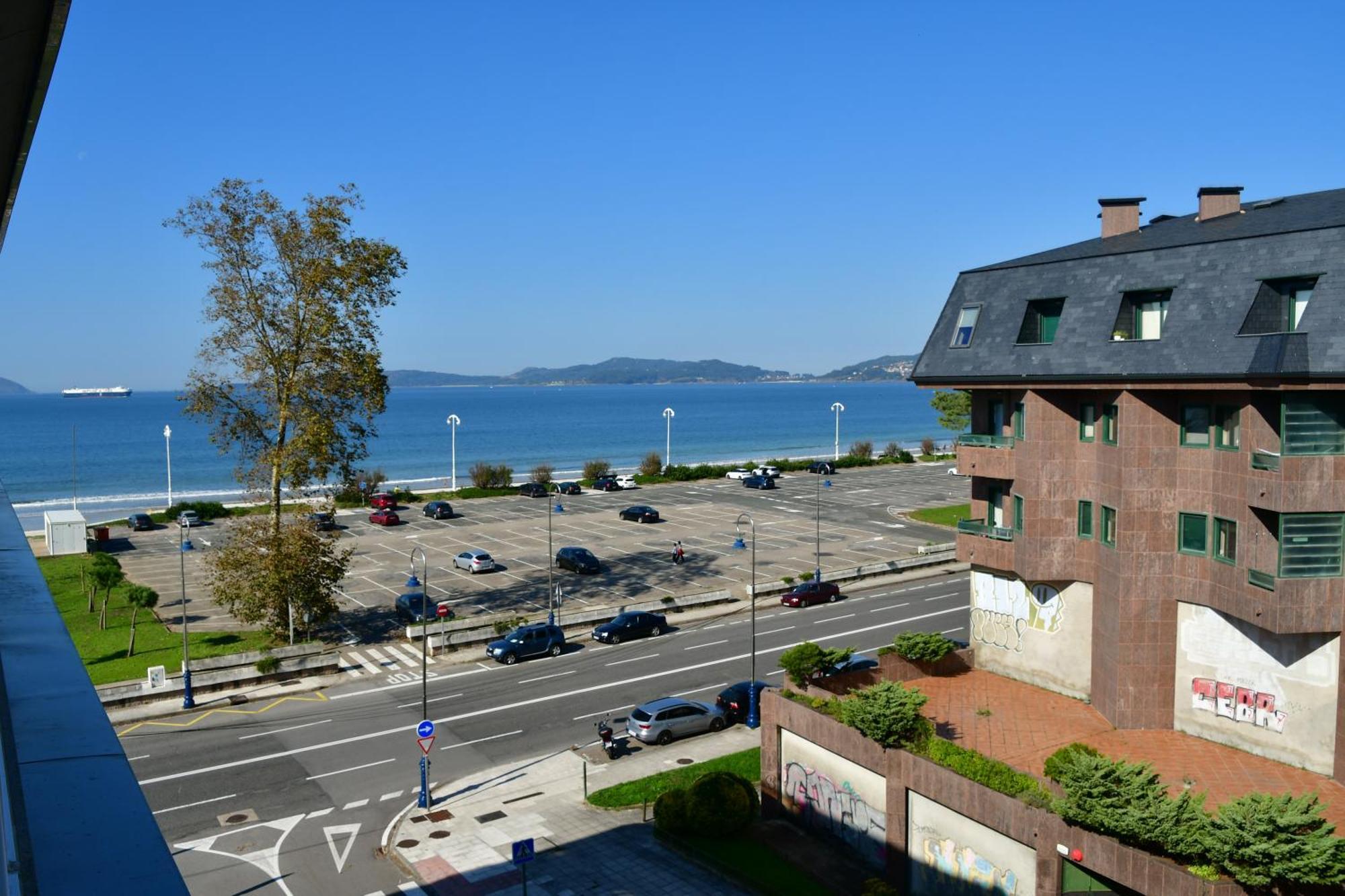 Primera Linea De Playa Samil Costa Con Garaje Incluido Vigo Exterior foto